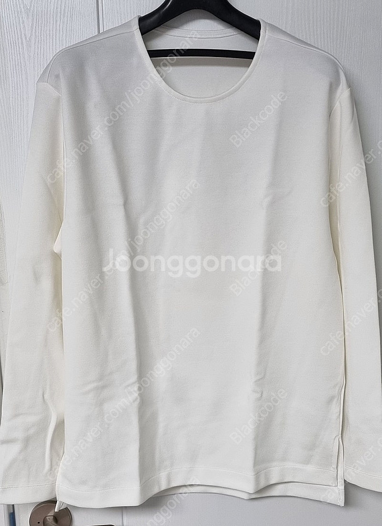 바쏘옴므 긴팔 라운드 티셔츠 105사이즈 화이트 블랙 연네이비 각각 11,000원 (새상품급)--8