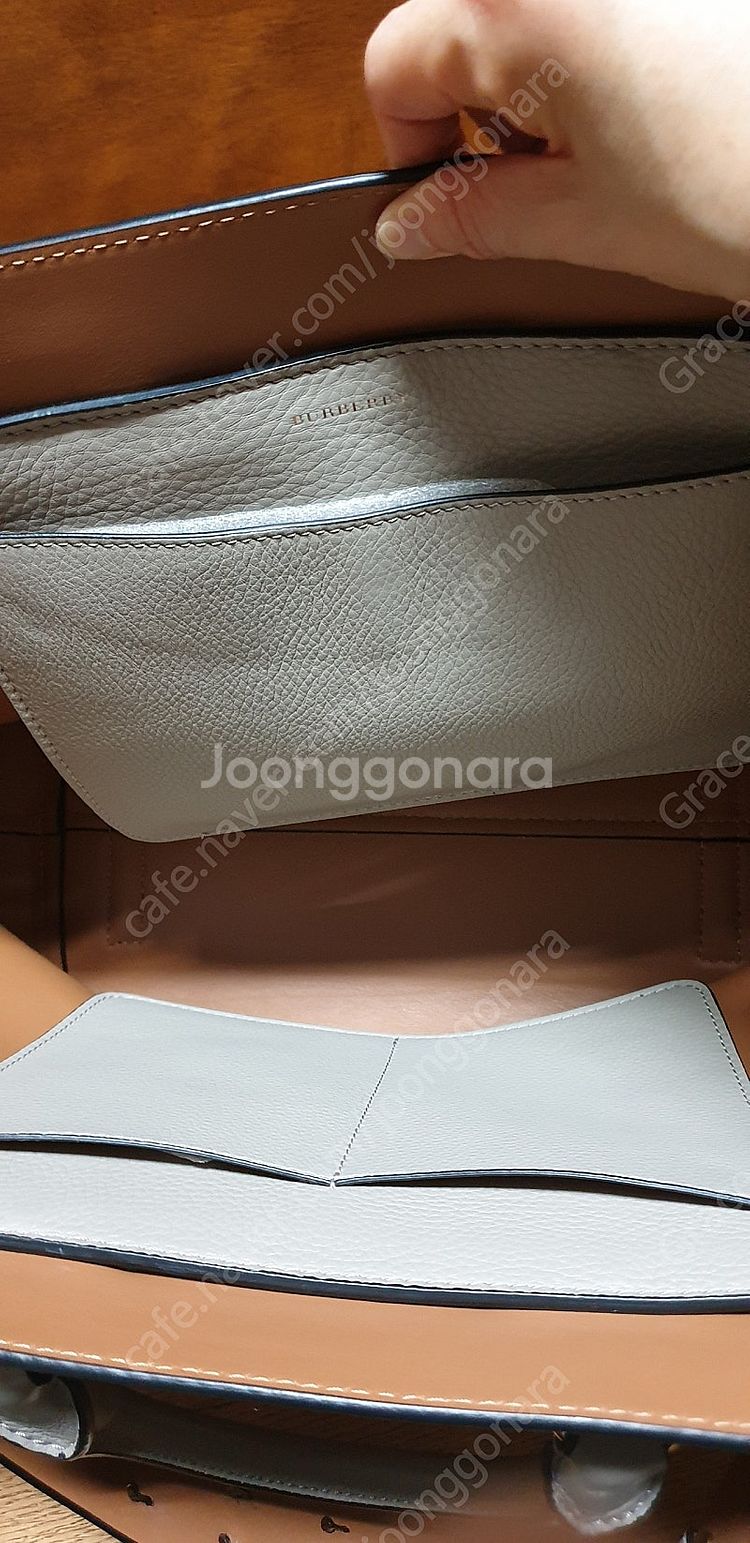 (파격세일) 버버리 미디엄벨트백--7