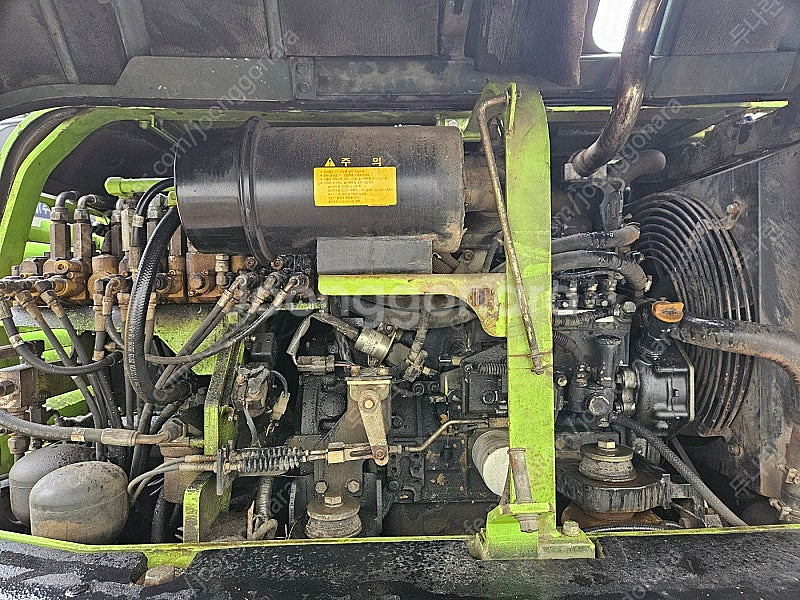 동영상추가 현대 R555W M 2004년식 중고굴삭기 ...--5