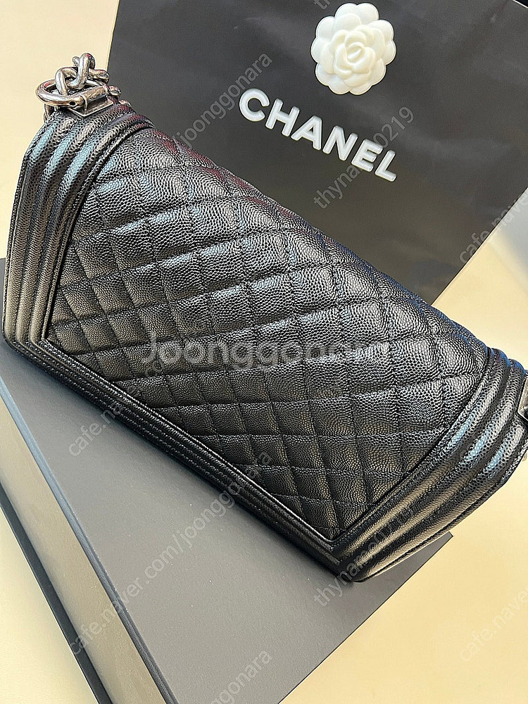 샤넬 보이백 미듐 블랙 캐비어 빈티지은장--1