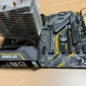 i7 9700k + Asus z390 plus + 삼성램 8GB x 2 + 써모랩 공랭타워