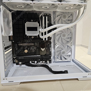 7800x3d, b650 tuf, rtx4070ti super 화이트 어항 본체