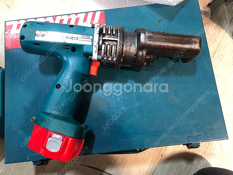 마끼다 12v 나사 컷터기 팝니다--2