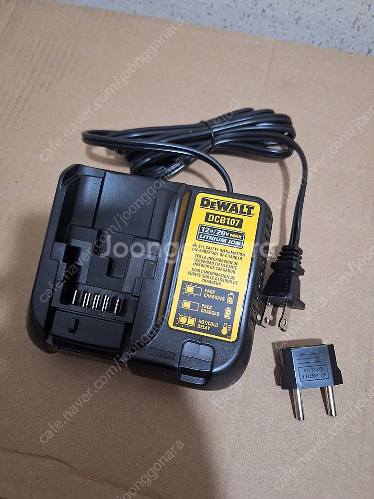 디월트 미사용 충전기 DCB108 팝니다. 110V--0