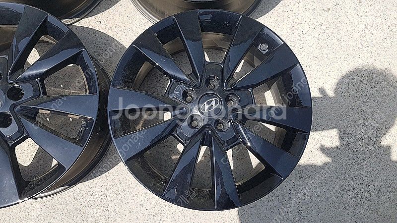 i30 블랙유광 18인치 순정휠 대품판매15만원--1