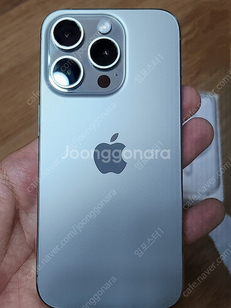 아이폰 15Pro 128GB 판매합니다.(네츄럴티타늄)--0