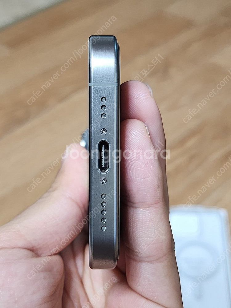 아이폰 15Pro 128GB 판매합니다.(네츄럴티타늄)--1