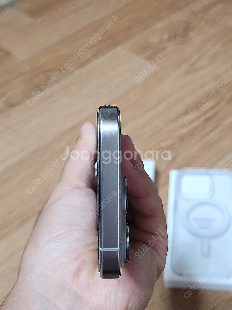 아이폰 15Pro 128GB 판매합니다.(네츄럴티타늄)--3