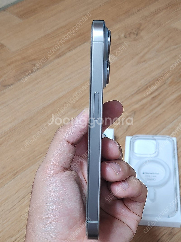 아이폰 15Pro 128GB 판매합니다.(네츄럴티타늄)--4