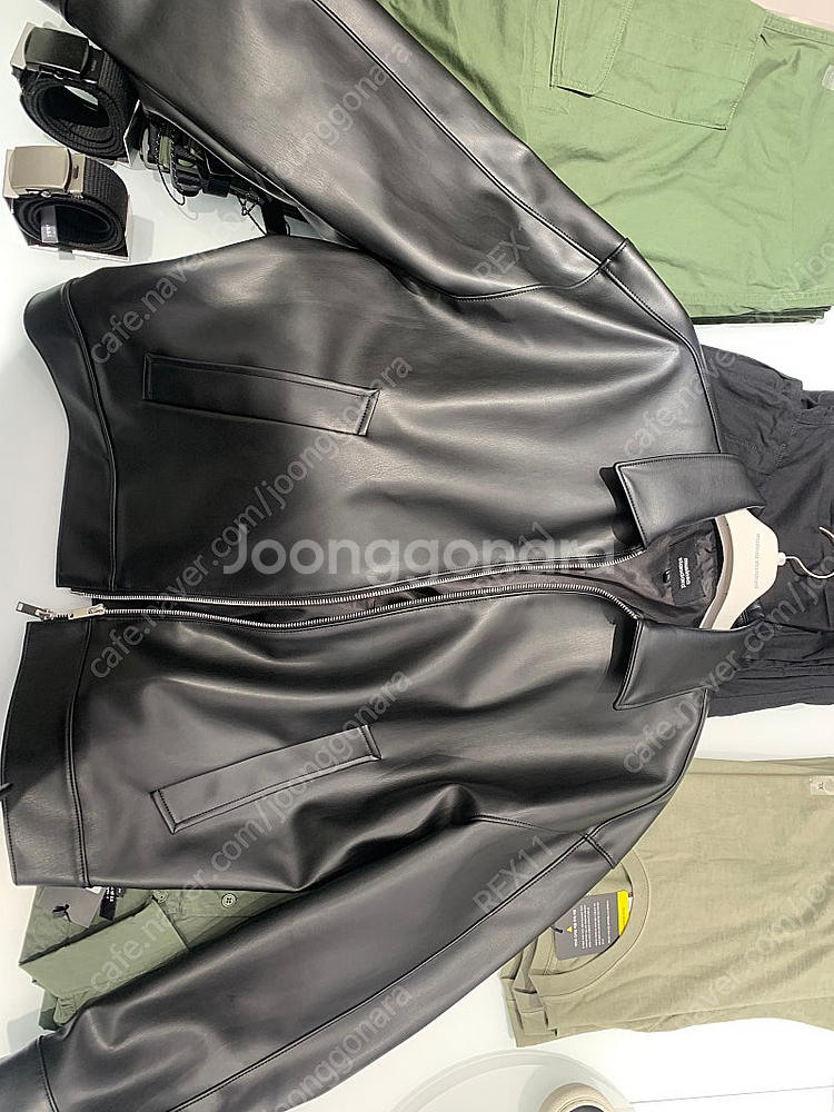 무신사스탠다드 비건 레더 엑스트라 오버사이즈 싱글쟈켓 ...--1