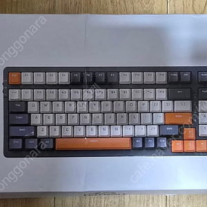 FREEWOLF K8 100 Key 유무선 기계식 키보드 팝니다.