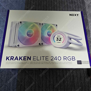 NZXT 크라켄 엘리트 240 화이트 팝니다