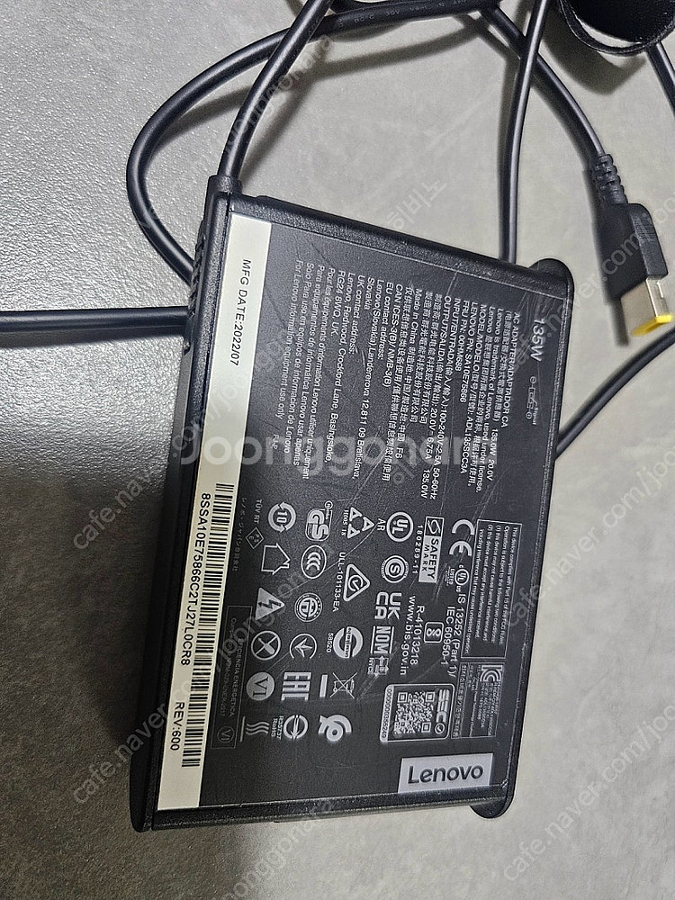 레노버 노트북용 135w 충전기 어댑터 팔아요--0