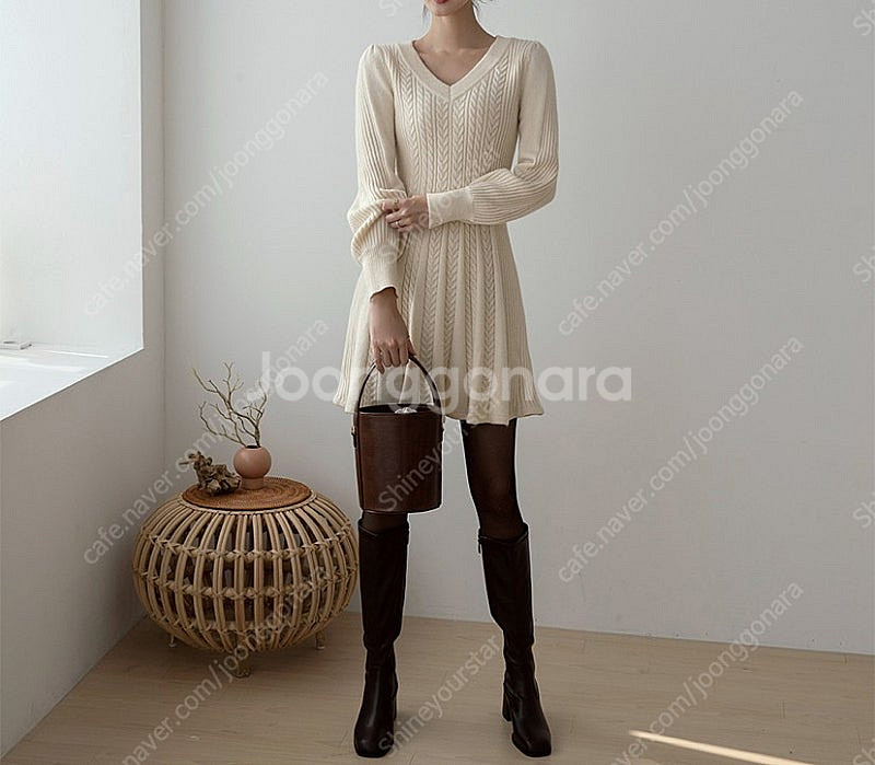 나인 브이넥 케이블 니트원피스 (1회 착용)--1