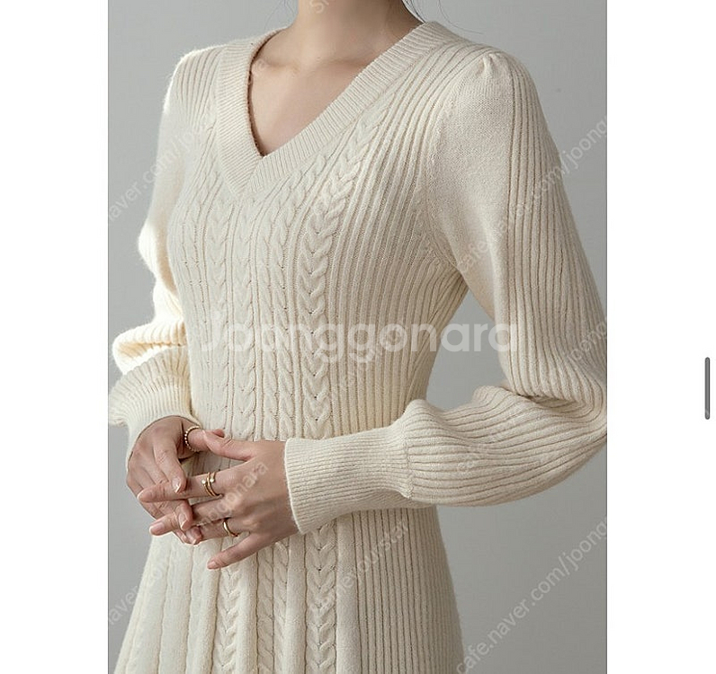 나인 브이넥 케이블 니트원피스 (1회 착용)--2