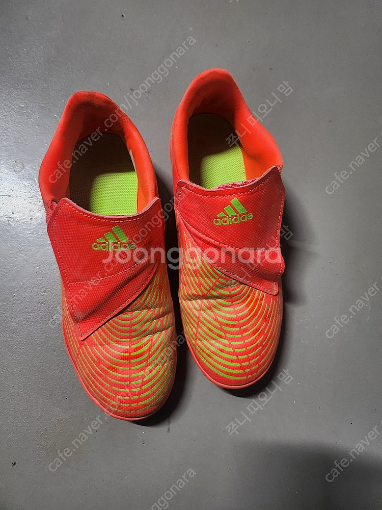 축구화 230. 10000--0