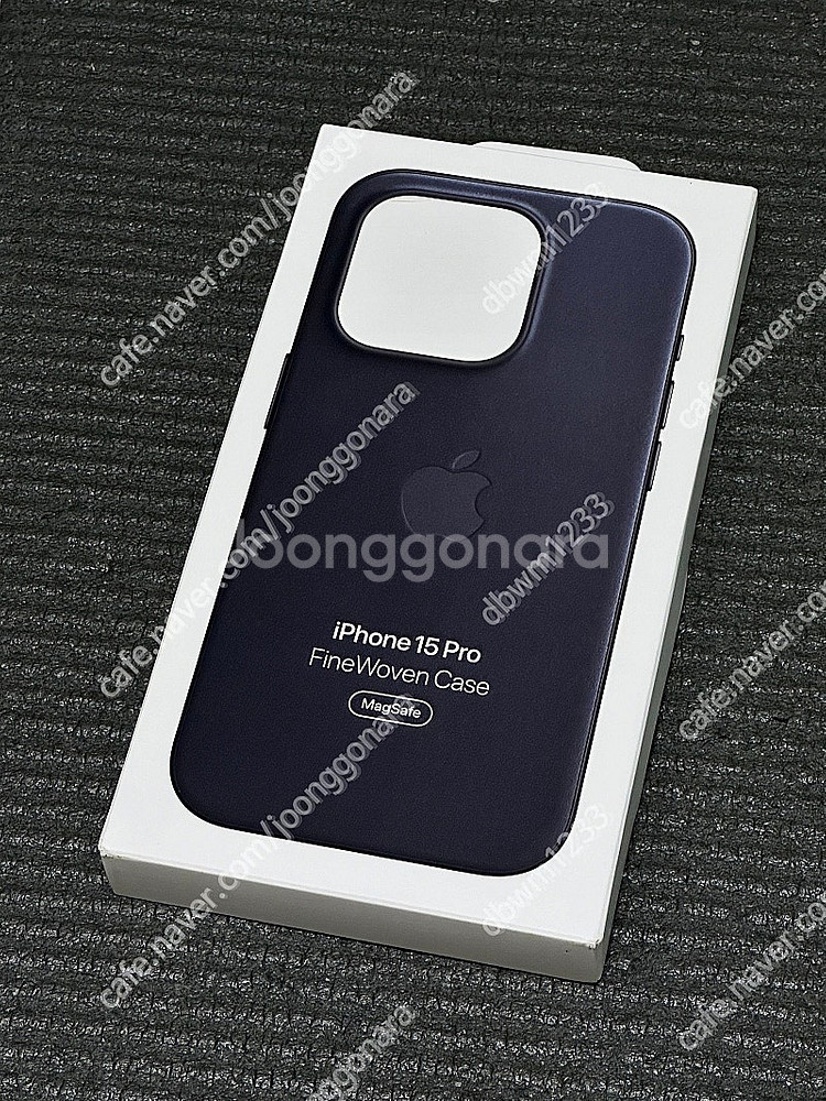 (미개봉 새상품)애플 아이폰 15 프로 정품 파인우븐 케이스 팝니다.--0