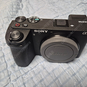 Sony A6700 소니 카메라 팝니다.