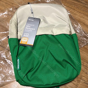 Incase Campus Mini Backpack (White/Green) 팝니다