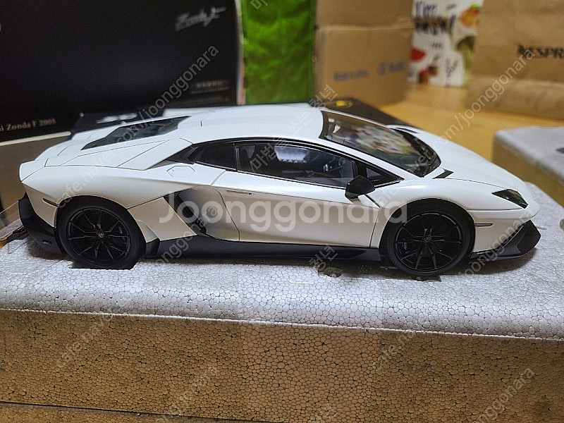 1:18 오토아트 람보르기니 아벤타도르 50주년 화이트...--5
