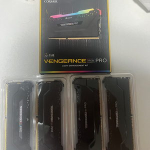 ddr4 커세어 튜닝램 16기가x2 + 더미램 2