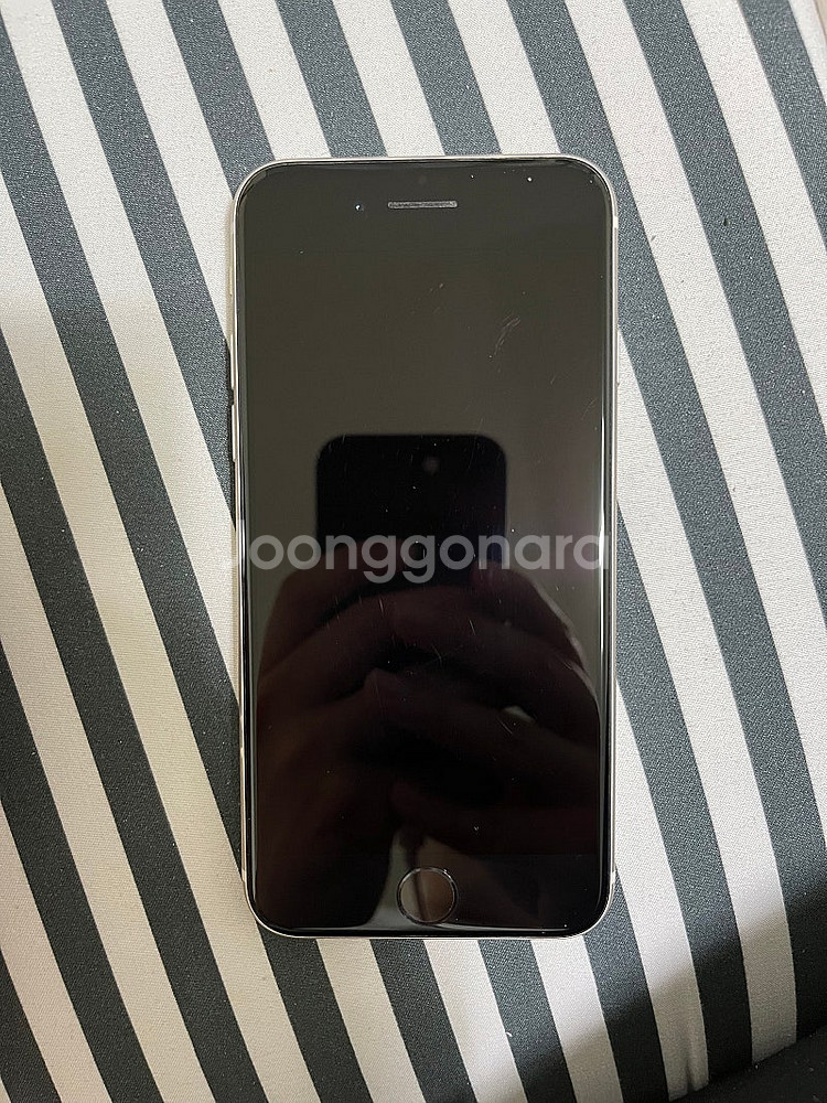 아이폰SE3 128G 화이트 판매합니다--0
