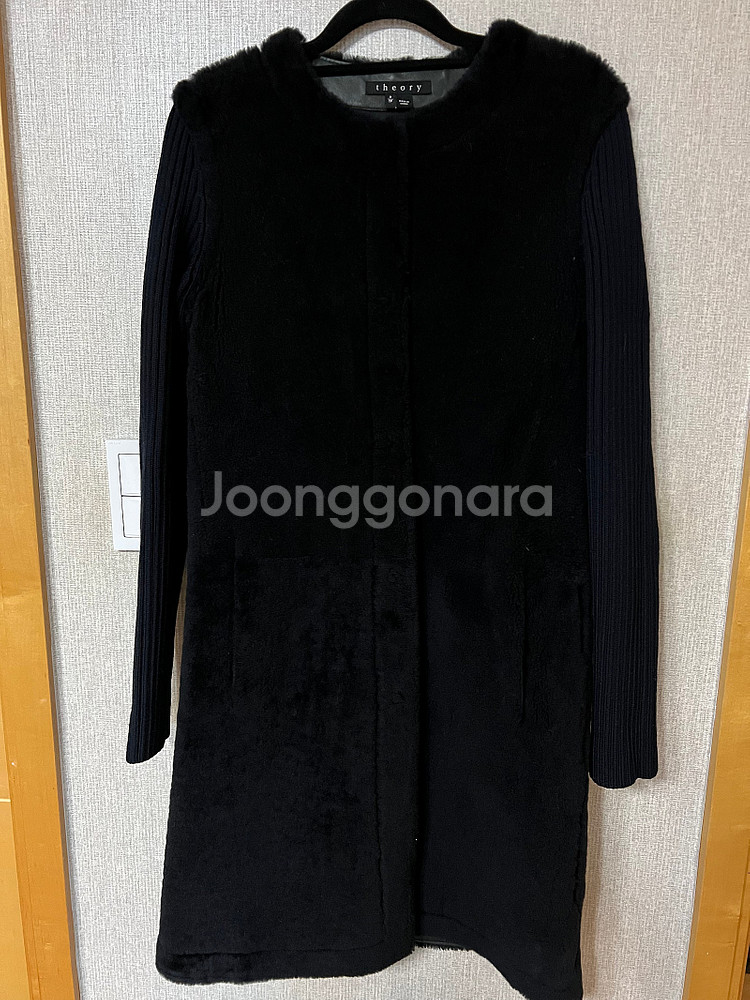 띠어리 무스탕 코트--1