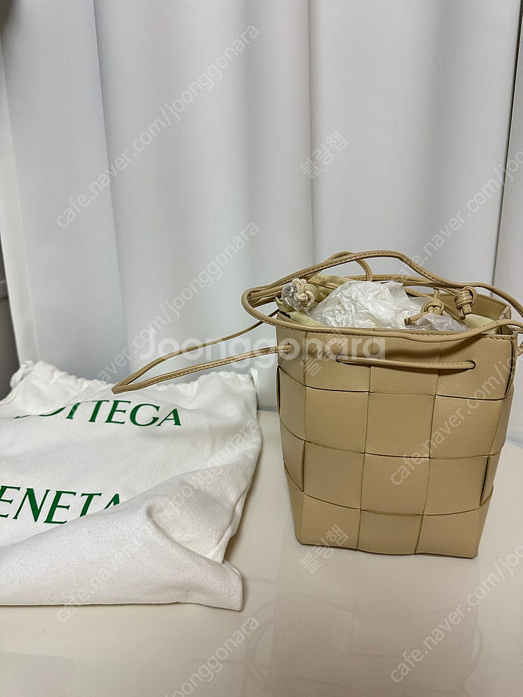 보테가베네타 카세트 버킷백 스몰(포리지 색상)--0