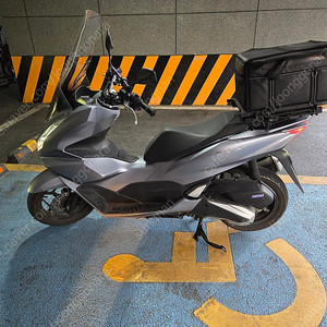 혼다 PCX125 ABS 22년식 팝니다