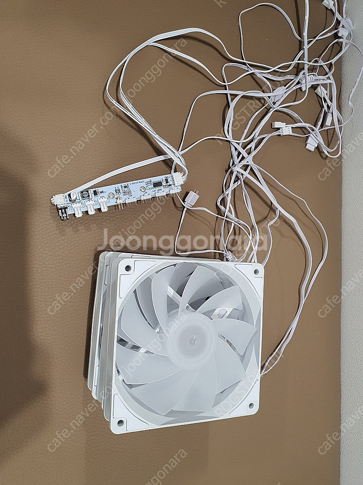 MSI 120mm ARGB 화이트팬 4개 + 허브 일괄...--0