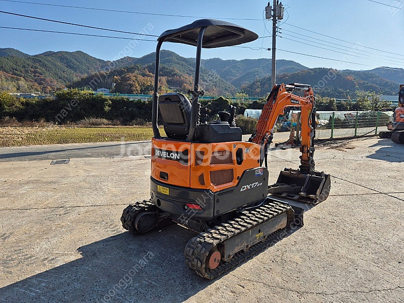 신차급 농장용 중고굴삭기 2022년식 두산 DX17 버...--4