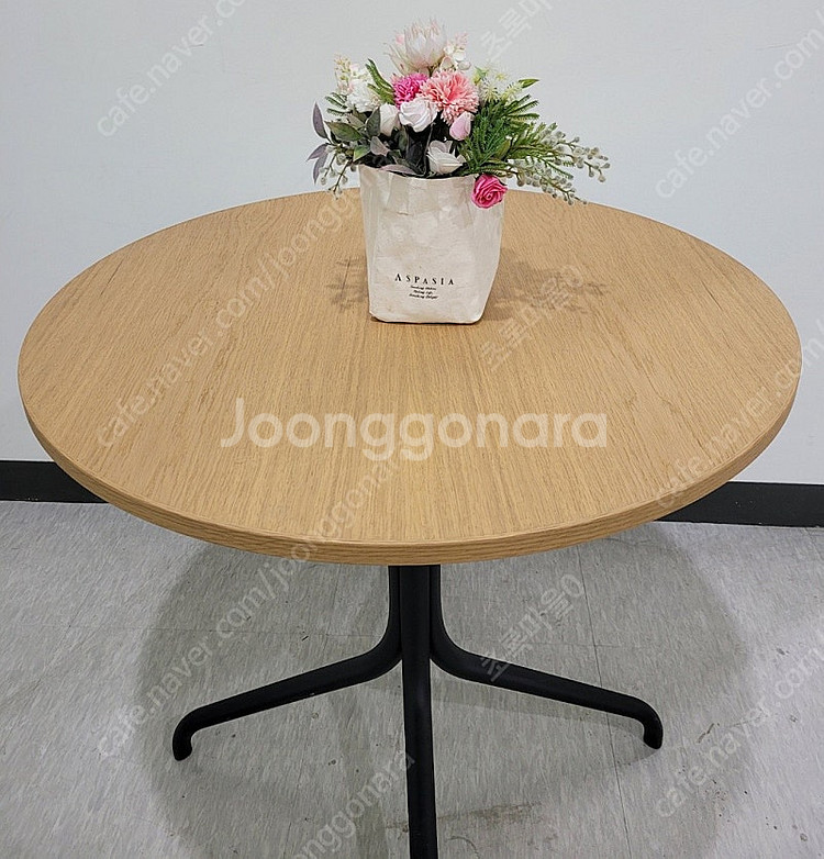 [판매] ★오늘입고★ 비트라 벨빌 원형식탁 테이블 판매...--0