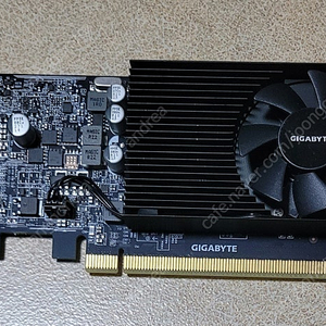 GIGABYTE GT1030 2GB DDR5 LP 슬림형 팝니다.