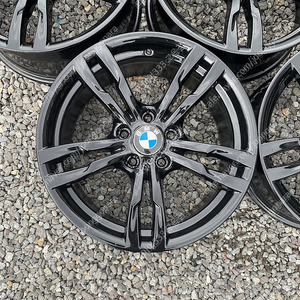 (판매)18인치 BMW 441M 유광블랙 순정휠 한대분 판매합니다