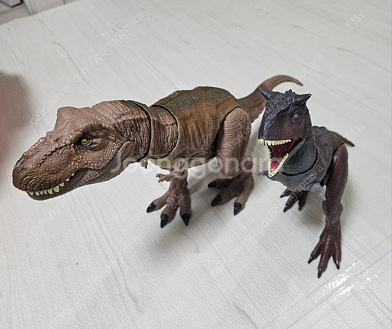 쥬라기월드 티라노사우르스,카르노타우르스 일괄(소리잘남)--0