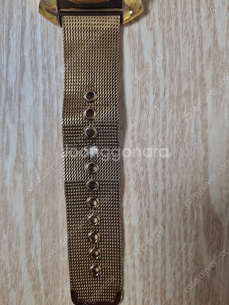 가가밀라노 금장 메쉬메탈밴드쿼츠 시계팝니다--2