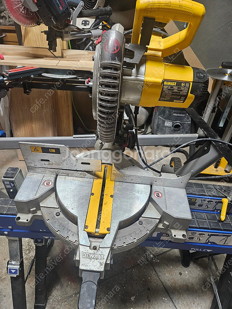 디월트 각도절단기 dw 713 팝니다--0