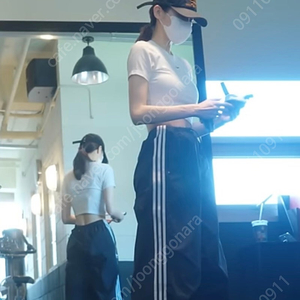 아디다스 파라슈트 펜츠 (강민경 착용) 3 STRIPES WOVEN PARACHUTE IY7251