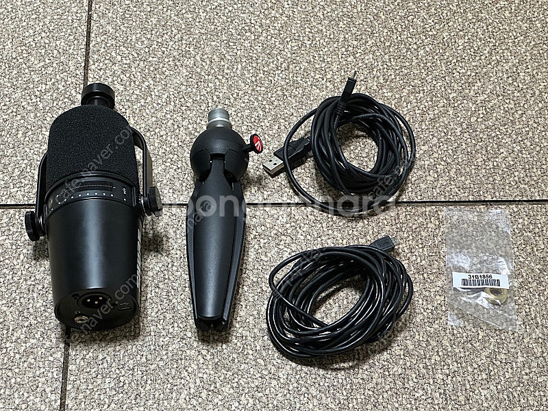 슈어 MV7 Podcast Kit USB/XLR 하이브...--0