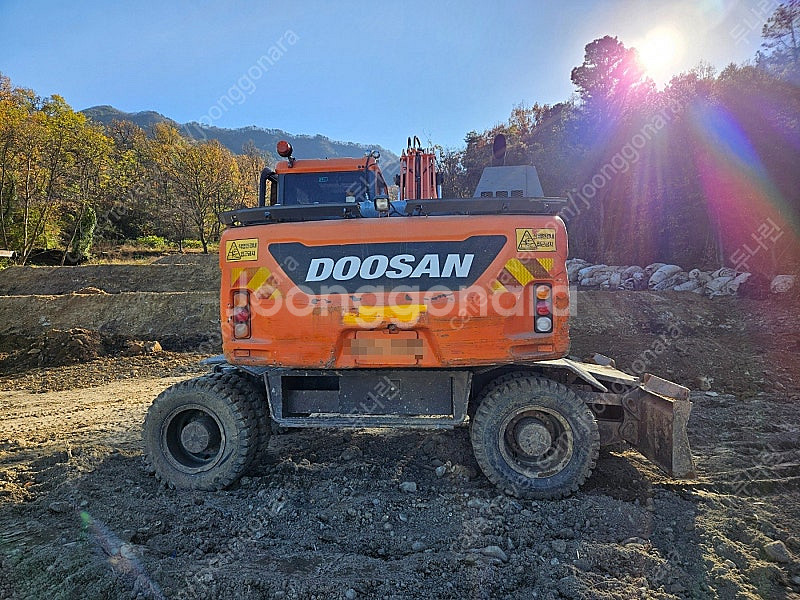 두산 DX140W 5 2019년식 코끼리집게 중고굴삭기...--3