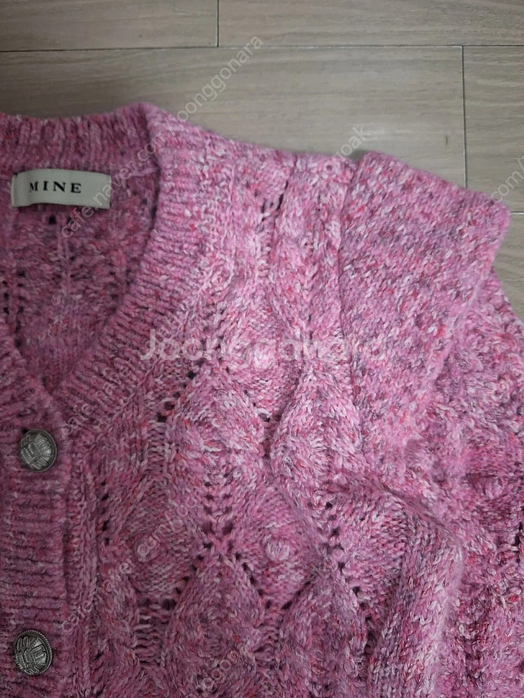 한섬-마인폼폼케이블니트가디건--4