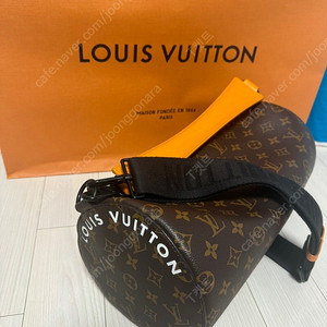 루이비통 LOUIS VUITTON 소프트 폴로숑 M46691 웃돈붙는가방 정가387만원 새제품리셀거래가475