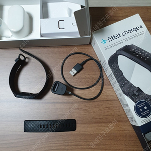 핏빗 차지 4 fitbit charge 4 팝니다.