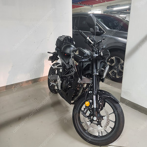 CB125R 신차급 400키로 미만 팝니다