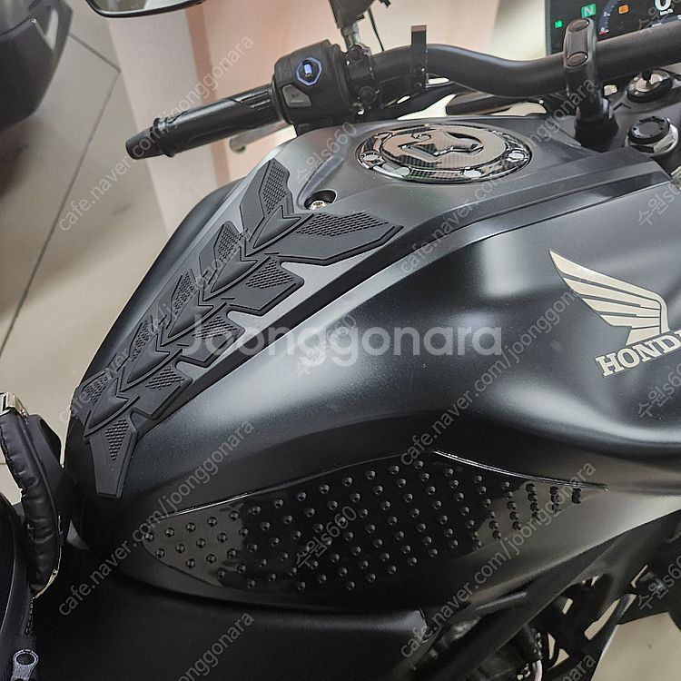 CB125R 신차급 400키로 미만 팝니다--4