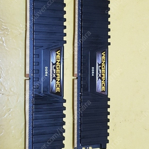 커세어 벤전스 DDR4 CL16 3200 8g x 2 택포 3.5에 판매합니다.