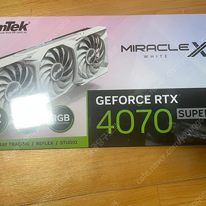 이엠텍 지포스 RTX 4070 SUPER MIRACLE X3 WHITE D6X 12GB 미개봉 팝니다