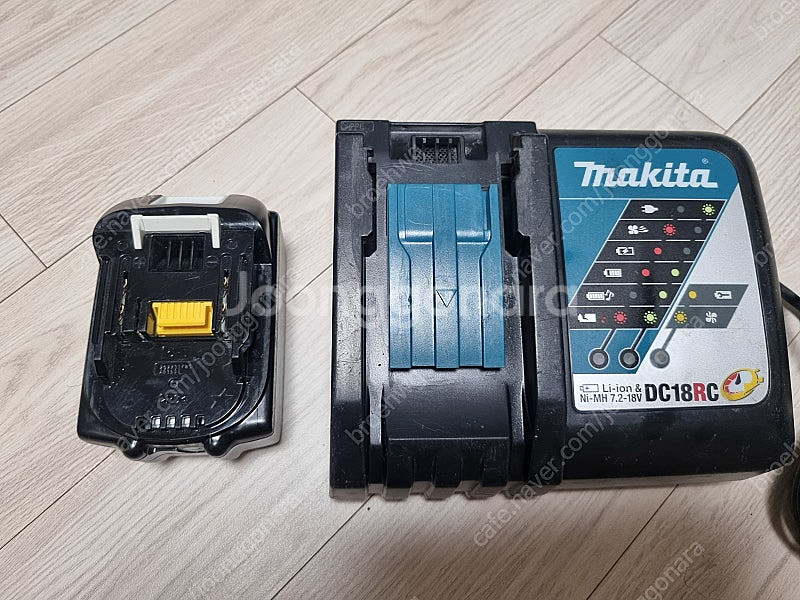 마끼다 급속 충전기 DC18RC 18V / 리튬 이온 ...--1