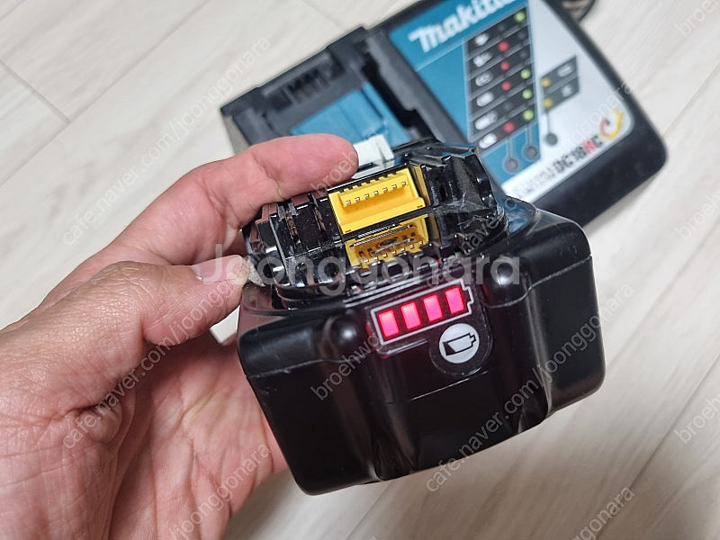 마끼다 급속 충전기 DC18RC 18V / 리튬 이온 ...--3