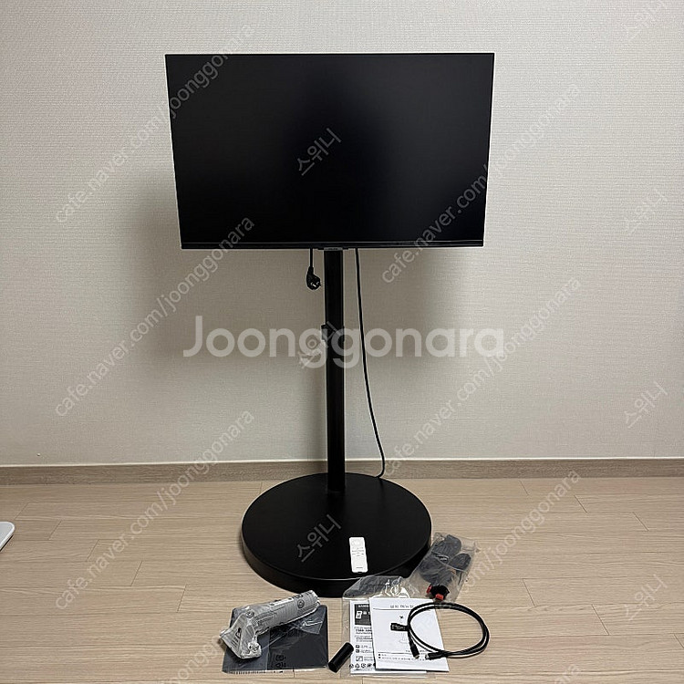 삼성 스마트모니터 M7 거치대 포함 37만원--1